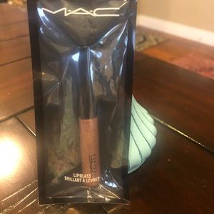 M•A•C lipglass s6we03 Color “oh baby”